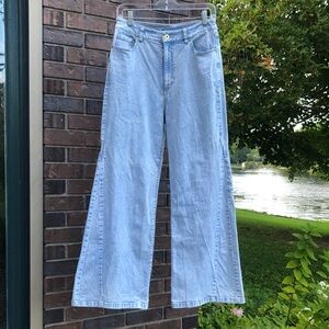 Classic Light Wash Wide-Leg Women’s Jeans - Light Blue